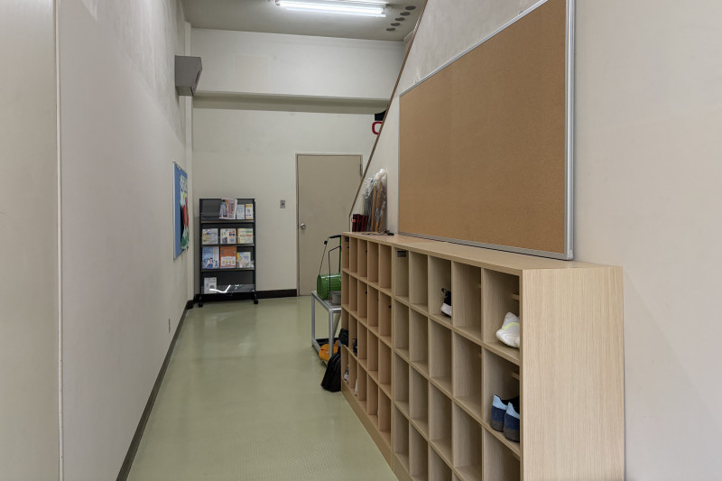 つばさ昇降口（３：２）